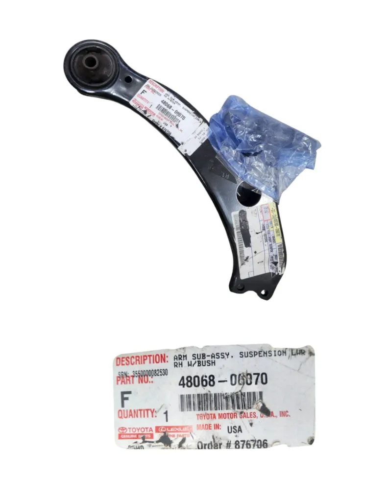 48068-06070 MESETA DERECHA TOYOTA CAMRY LUMIERE 02-06